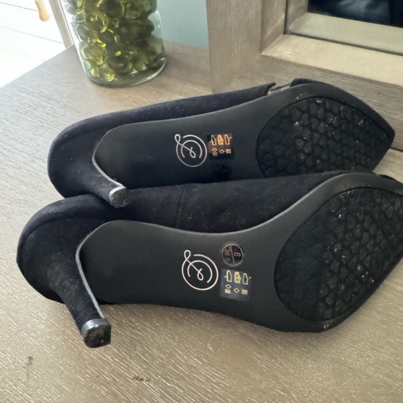 Chinese Laundry Black Rayla Suede Pumps Size 6 (36.5) - Picture 5 of 7